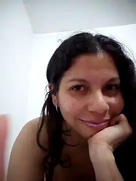 Snapshot of Carliina_Soussa chatting on February 2, 2025, 10:17 pm Carliina Soussa online show from February 2, 2025, 10:17 pm