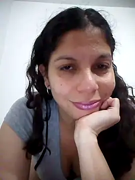 Snapshot of Carliina_Soussa chatting on February 13, 2025, 5:44 pm Carliina Soussa online show from February 13, 2025, 5:44 pm