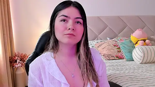 Lau Bee online show from December 13, 2024, 4:05 pm