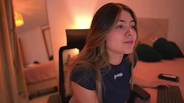 Lau Bee online show from April 8, 2026, 7:36 pm