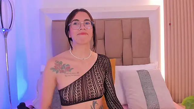 Clarisse28 online show from October 12, 2025, 7:02 pm