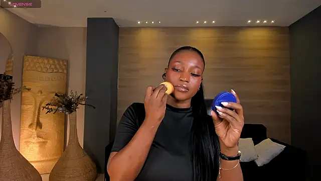 SavannahStorm online show from November 20, 2025, 12:05 pm