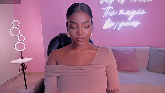 SavannahStorm online show from April 19, 2026, 12:04 pm