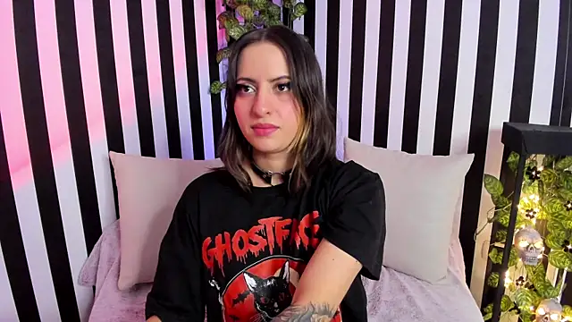 Snapshot of liz_goth chatting on May 29, 2026, 2:15 pm liz goth online show from May 29, 2026, 2:15 pm