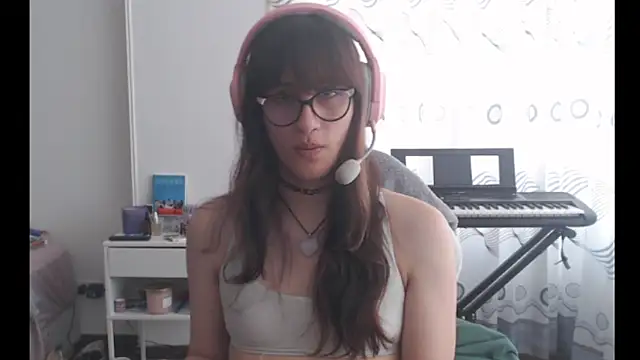 Snapshot of Alice_love29 chatting on May 23, 2026, 4:44 pm Alice love29 online show from May 23, 2026, 4:44 pm