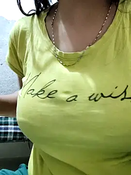Snapshot of illay_love chatting on March 4, 2025, 11:08 am illay love online show from March 4, 2025, 11:08 am