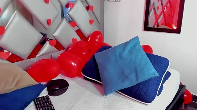 Nahomi-Hill online show from February 13, 2025, 9:17 pm