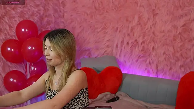 Snapshot of MayaRayy chatting on February 19, 2026, 9:00 pm MayaRayy online show from February 19, 2026, 9:00 pm