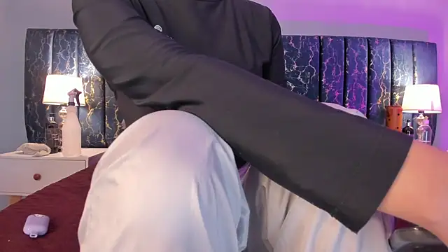 Sophia Lemos online show from November 26, 2025, 1:23 pm