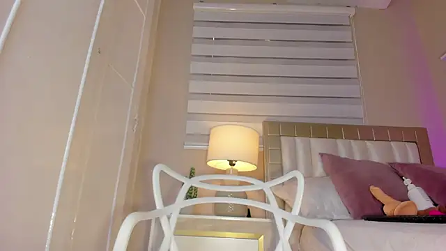 zoe sky  online show from February 4, 2025, 2:43 pm