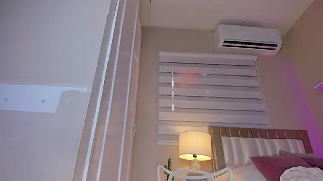 zoe sky  online show from February 7, 2025, 5:51 pm