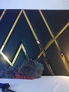 Adel Nesbiit online show from October 6, 2025, 7:33 pm