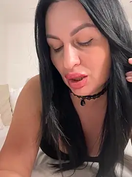 Helena7077 online show from November 5, 2025, 10:32 pm