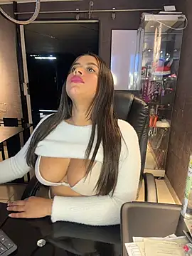 ElaaPerez online show from February 9, 2026, 8:24 pm