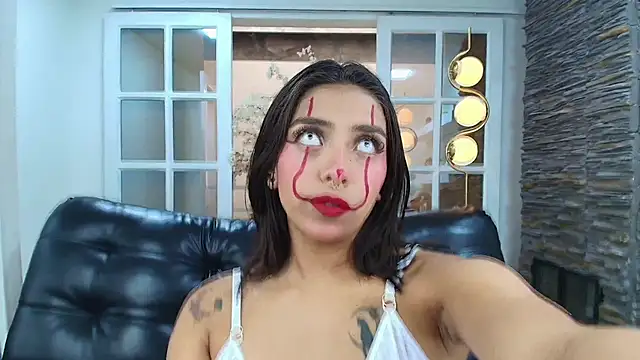 miss collins online show from October 31, 2025, 6:09 pm