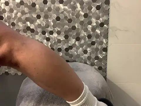 MiguelBlu online show from November 9, 2025, 1:31 pm