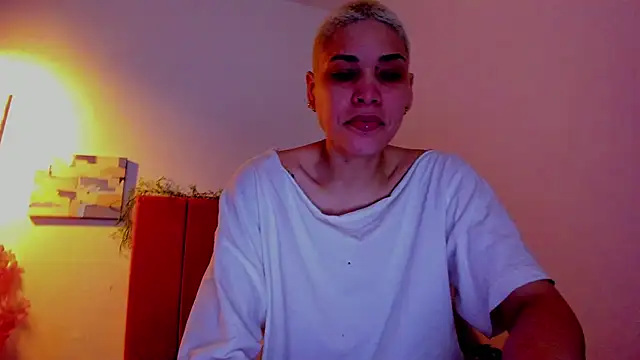Snapshot of Charlee_pink chatting on April 20, 2026, 4:43 pm Charlee pink online show from April 20, 2026, 4:43 pm