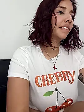 LucyMartelli online show from February 6, 2025, 7:51 pm