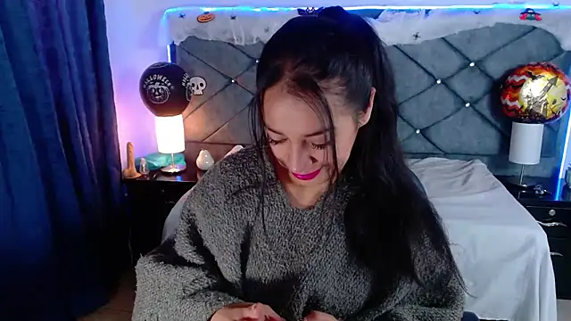 Julietacollins06 online show from October 8, 2025, 12:36 pm