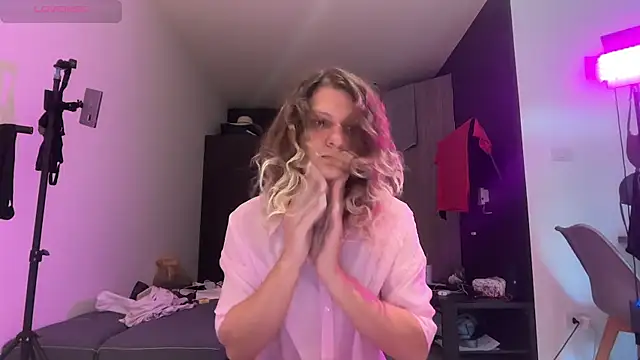 Alice Pinkhead online show from December 15, 2025, 6:50 am