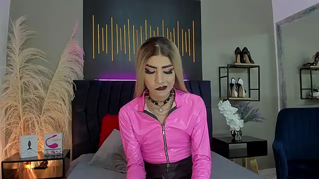 BrianaSchafer online show from February 17, 2025, 4:48 pm