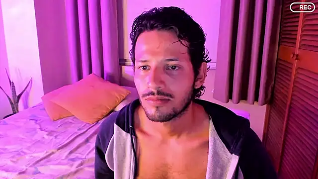 Nicholasrodrii online show from December 20, 2025, 1:02 am