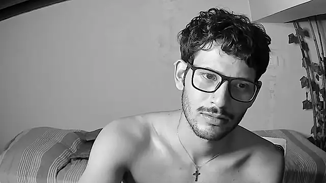 Snapshot of Nicholasrodrii chatting on June 25, 2026, 5:12 am Nicholasrodrii online show from June 25, 2026, 5:12 am