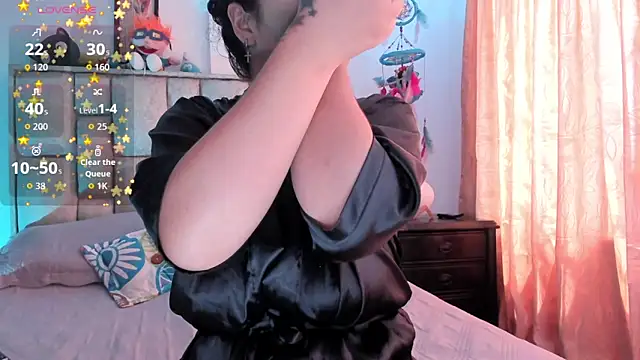 brianaGuzman online show from November 10, 2025, 4:50 pm