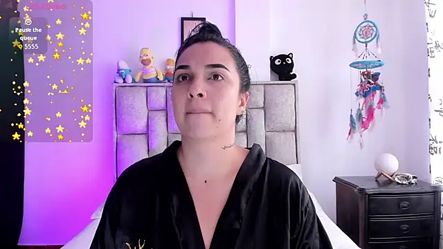 brianaGuzman online show from November 16, 2025, 6:24 pm