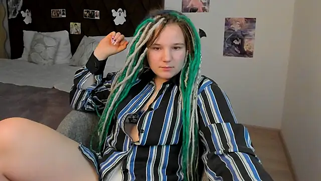 GloriaHylivi online show from December 7, 2024, 6:37 pm