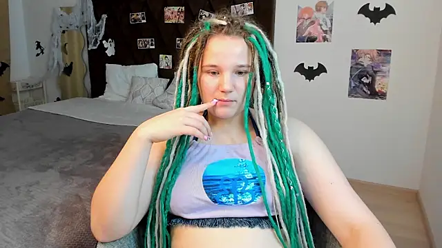 GloriaHylivi online show from December 12, 2024, 6:31 pm