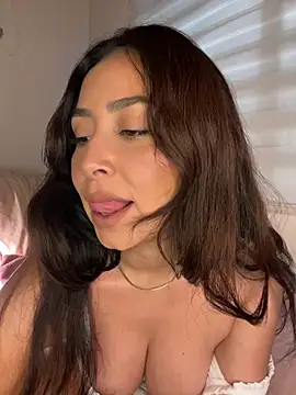 Snapshot of vixen_allure chatting on February 18, 2025, 2:16 am vixen allure online show from February 18, 2025, 2:16 am