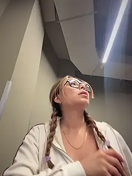 Snapshot of vixen_allure chatting on January 13, 2026, 1:05 pm vixen allure online show from January 13, 2026, 1:05 pm