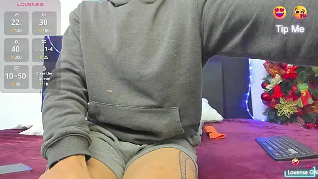 nakedfoam1 online show from December 4, 2024, 4:54 am