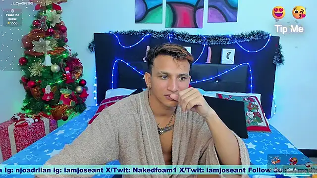nakedfoam1 online show from December 27, 2024, 1:22 am
