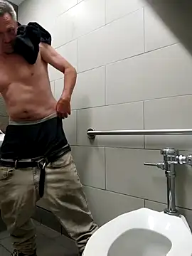 Snapshot of ed44435 chatting on October 28, 2025, 4:27 am ed44435 online show from October 28, 2025, 4:27 am