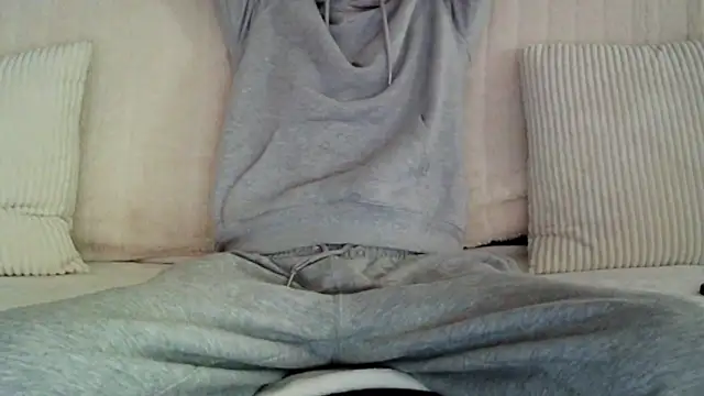 Snapshot of ElViko11 chatting on February 21, 2025, 2:38 pm ElViko11 online show from February 21, 2025, 2:38 pm