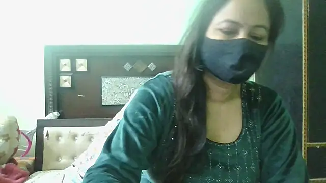 Snapshot of couplesuni chatting on December 2, 2024, 3:47 am couplesuni online show from December 2, 2024, 3:47 am