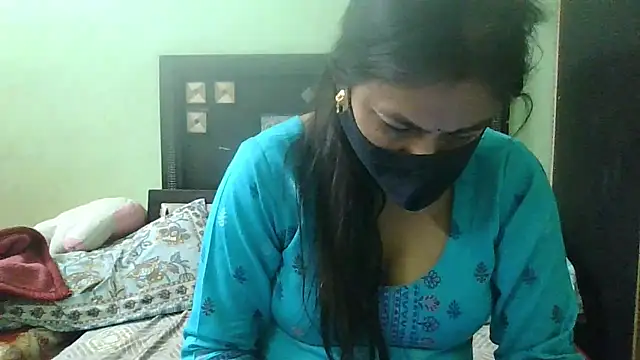 Snapshot of couplesuni chatting on December 5, 2024, 4:53 am couplesuni online show from December 5, 2024, 4:53 am