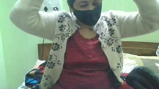 Snapshot of couplesuni chatting on December 22, 2024, 9:33 am couplesuni online show from December 22, 2024, 9:33 am