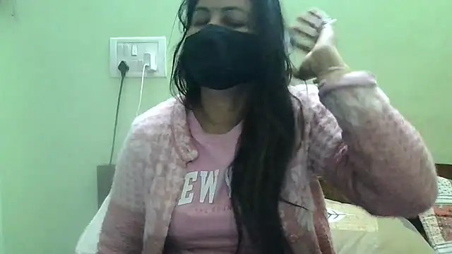 Snapshot of couplesuni chatting on January 29, 2025, 4:26 am couplesuni online show from January 29, 2025, 4:26 am