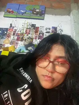 dafne19  online show from October 31, 2025, 4:35 am