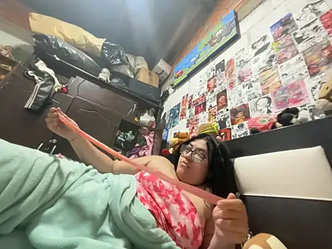 dafne19  online show from April 4, 2026, 5:06 am