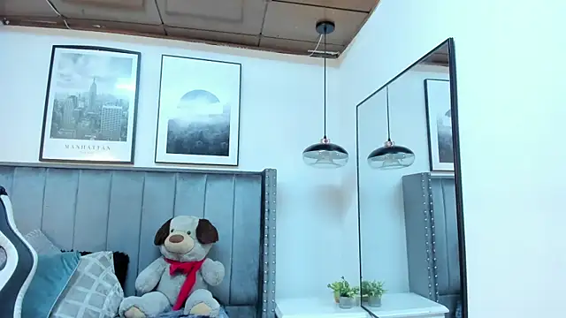 Alaia Cute online show from December 2, 2025, 4:40 am