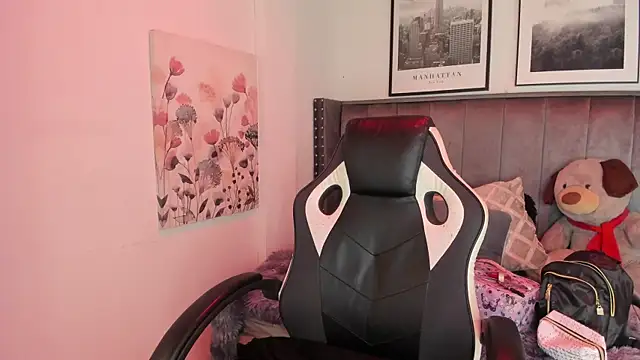 Alaia Cute online show from December 16, 2025, 2:49 am