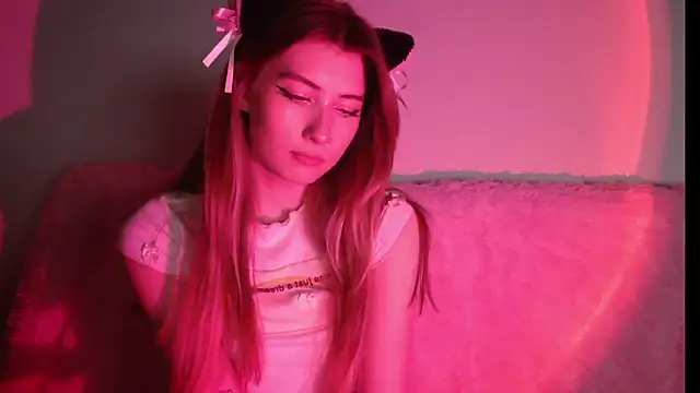 ErikaShyy online show from December 9, 2024, 4:37 pm