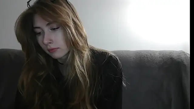 ErikaShyy online show from December 24, 2024, 5:02 pm