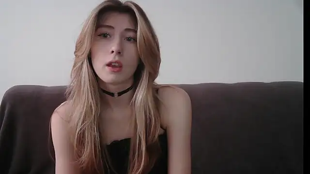 ErikaShyy online show from February 3, 2025, 7:18 am