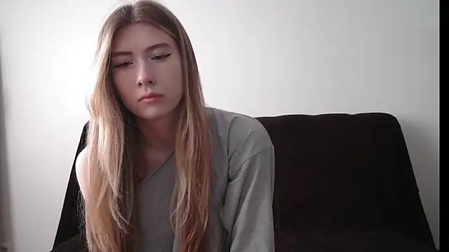 ErikaShyy online show from September 23, 2025, 12:08 pm