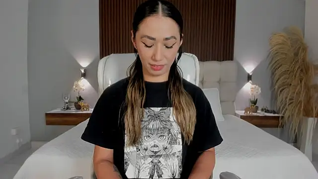 Emma23   online show from April 1, 2026, 9:32 am